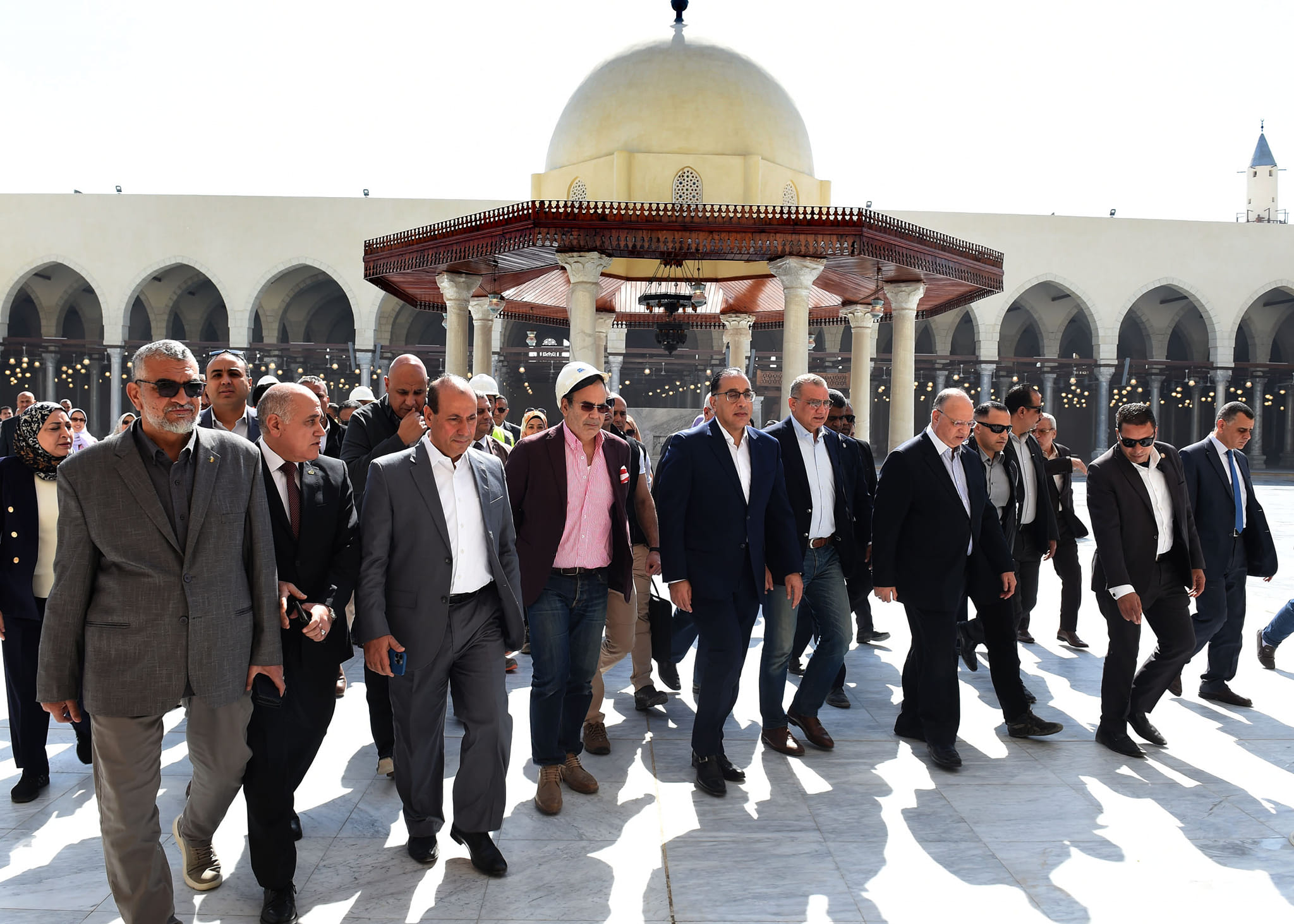 رئيس الوزراء يتفقد أعمال تطوير "حدائق الفسطاط" وساحة مسجد عمرو بن العاص